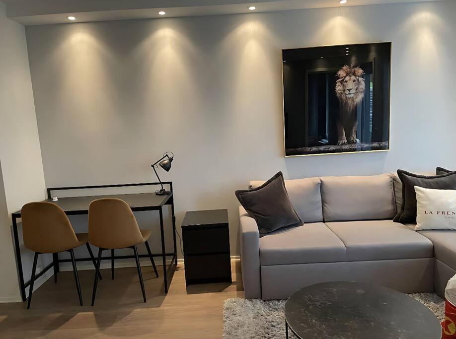 Oceanfront - - Private Patio * Oslo